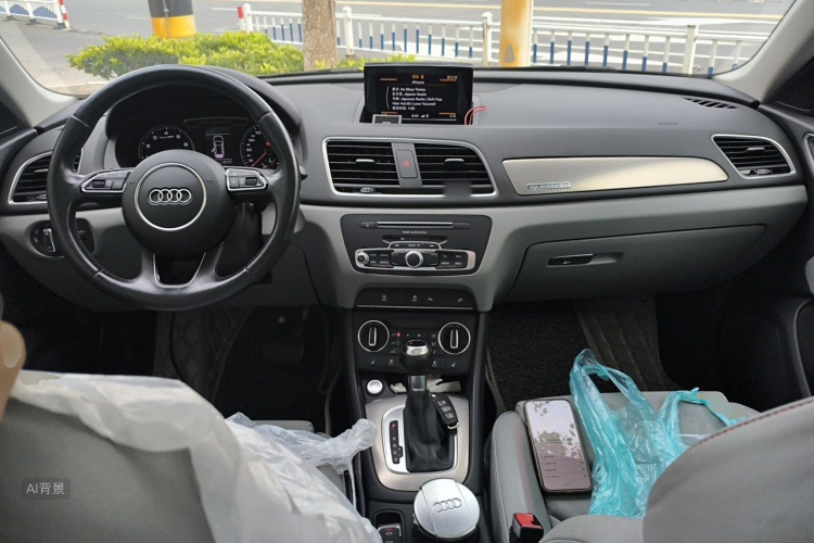 Audi Q3 2016 car image #11