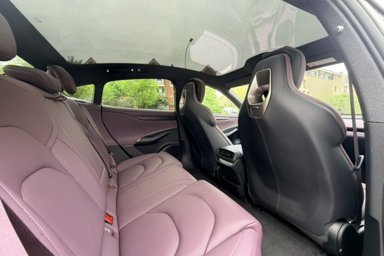 MI SU7 2025 car image #17