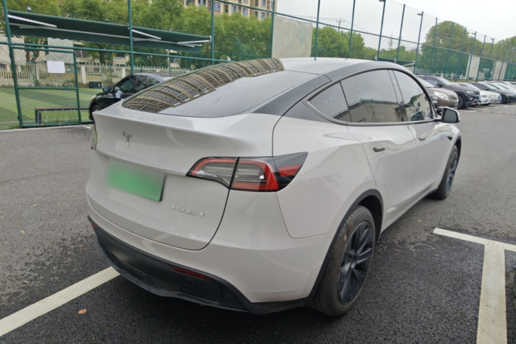 Tesla Model Y 2023 #7 Tesla Model Y 2023 car image #7