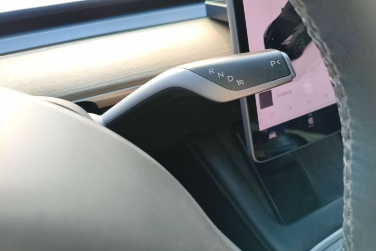 Tesla Model Y 2022 #16 Tesla Model Y 2022 car image #16