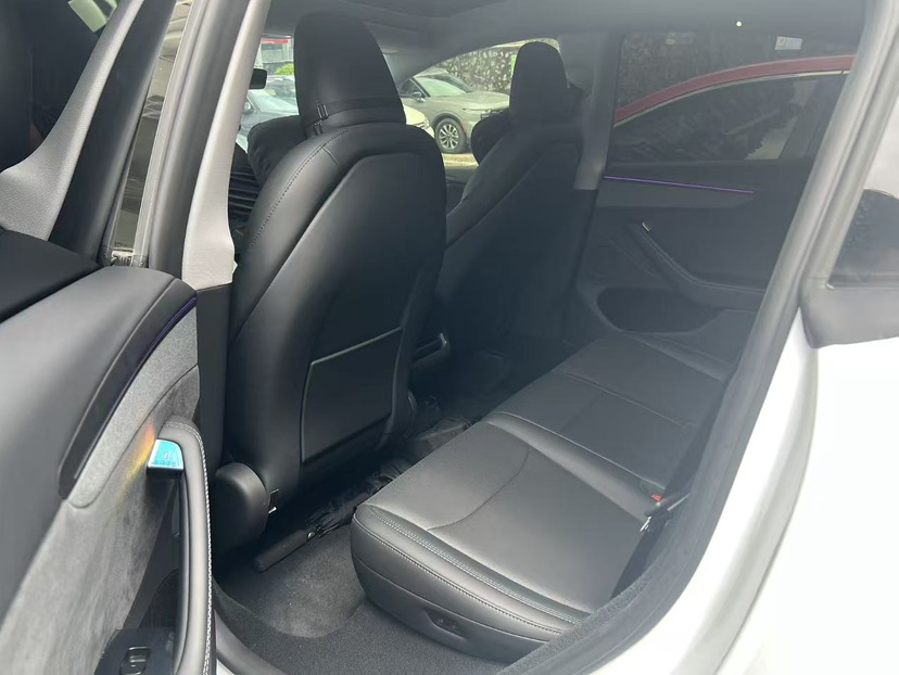 Tesla Model Y 2025 #5 Tesla Model Y 2025 car image #5