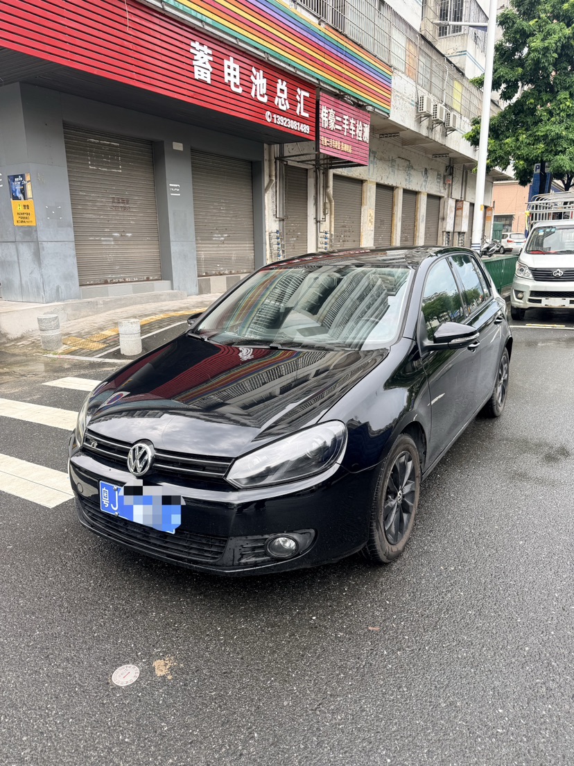 Volkswagen Golf 2012 car image 
