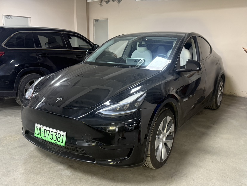 Tesla Model Y 2023 #4 Tesla Model Y 2023 car image #4