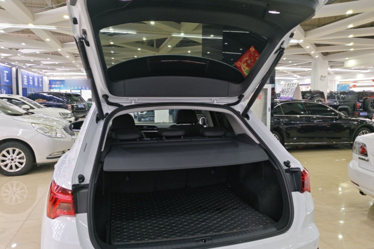 Audi Q3 2022 car image #21