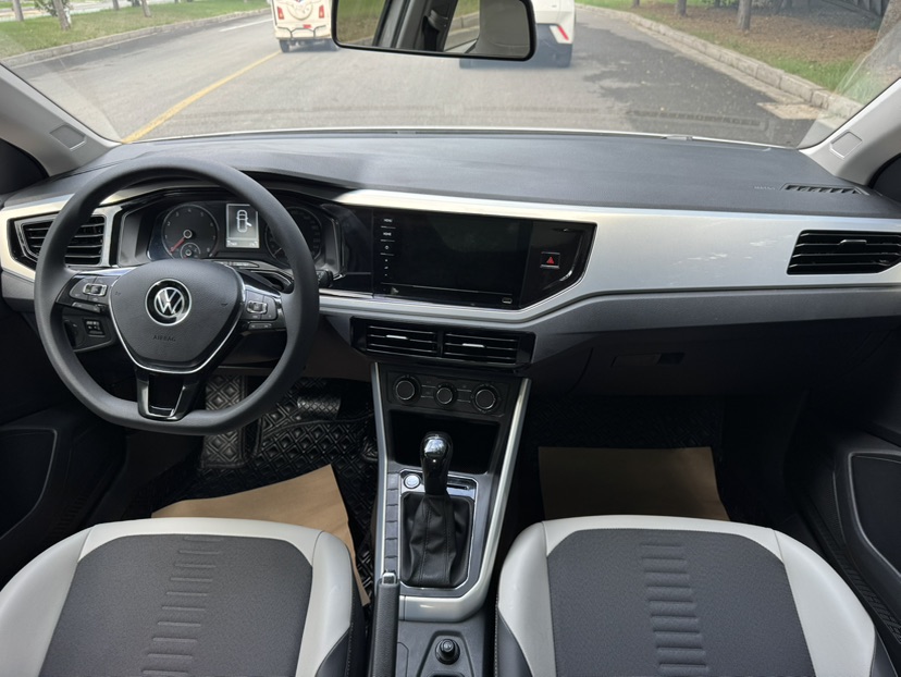 Volkswagen Polo 2021 car image #8