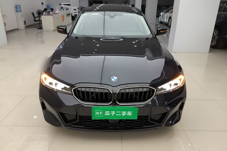 BMW 3 Series 2025 car image #3