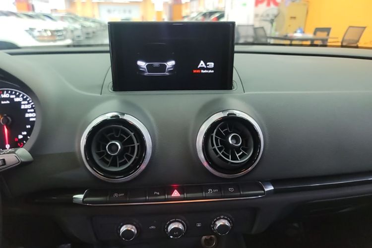 Audi A3 2018 car image #13
