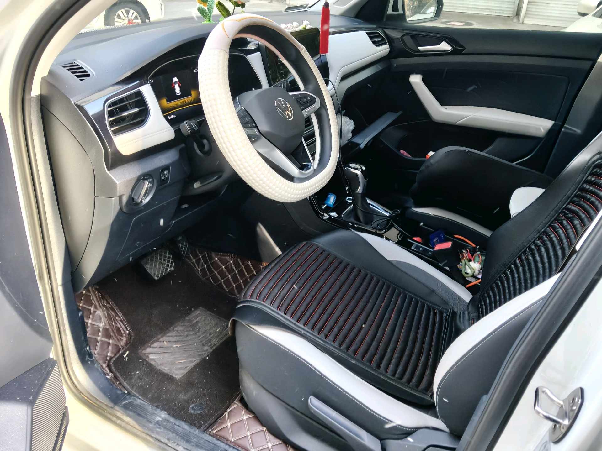 Volkswagen Tharu 2025 immagine di auto #4