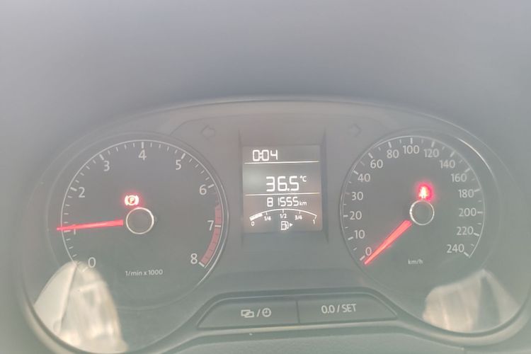 Volkswagen Polo 2015 car image #12