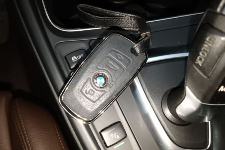 BMW 3 Series 2018 #9 BMW 3 Series 2018 car image #9