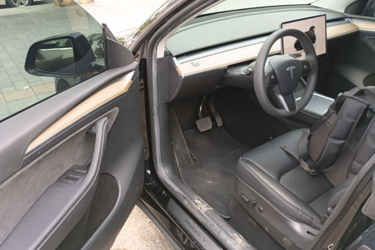 Tesla Model Y 2022 #16 Tesla Model Y 2022 car image #16