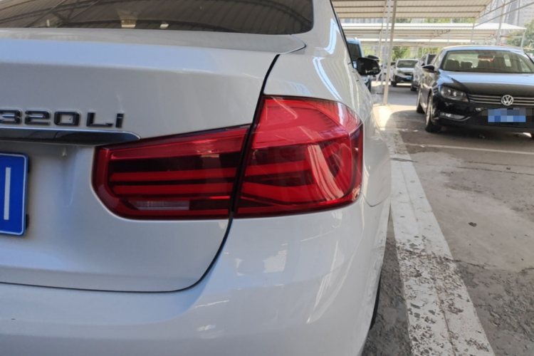 BMW 3 Series 2018 #8 BMW 3 Series 2018 car image #8