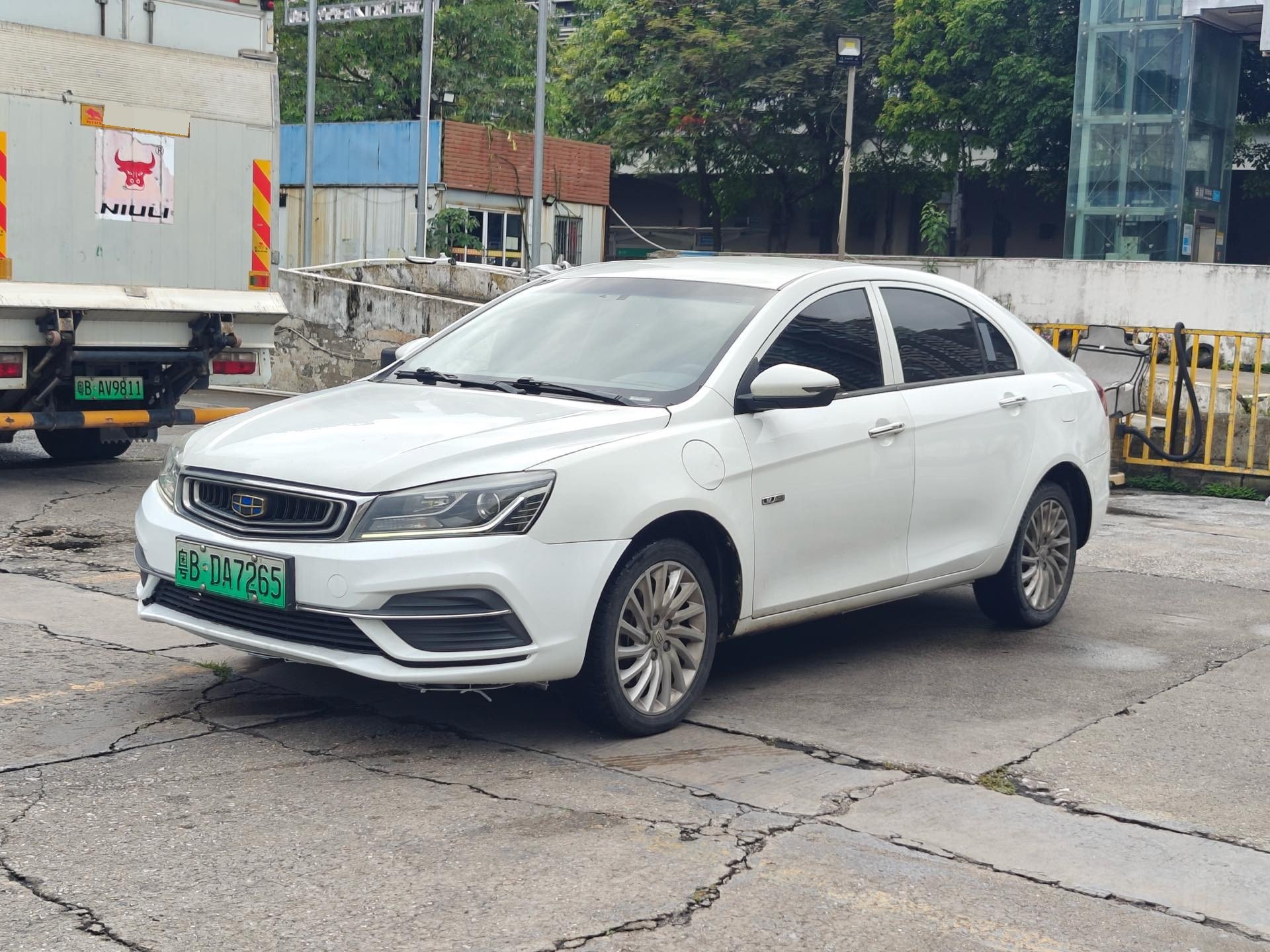 GEELY Emgrand New Energy 2021 car image 