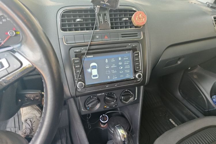 Volkswagen Polo 2017 car image #15