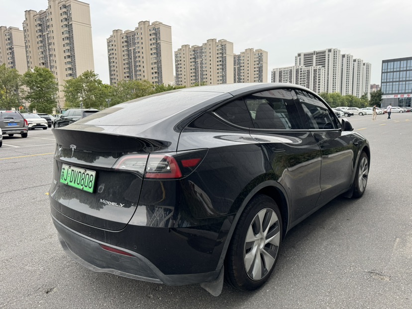 Tesla Model Y 2023 #5 Tesla Model Y 2023 car image #5