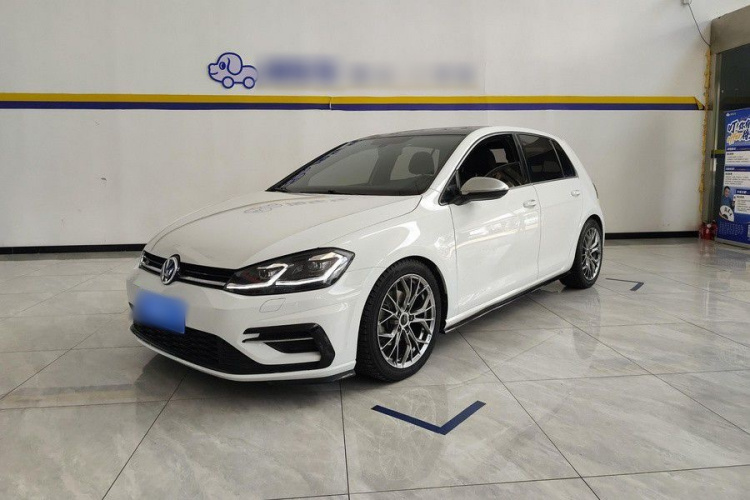 Volkswagen Golf 2020 car image #2