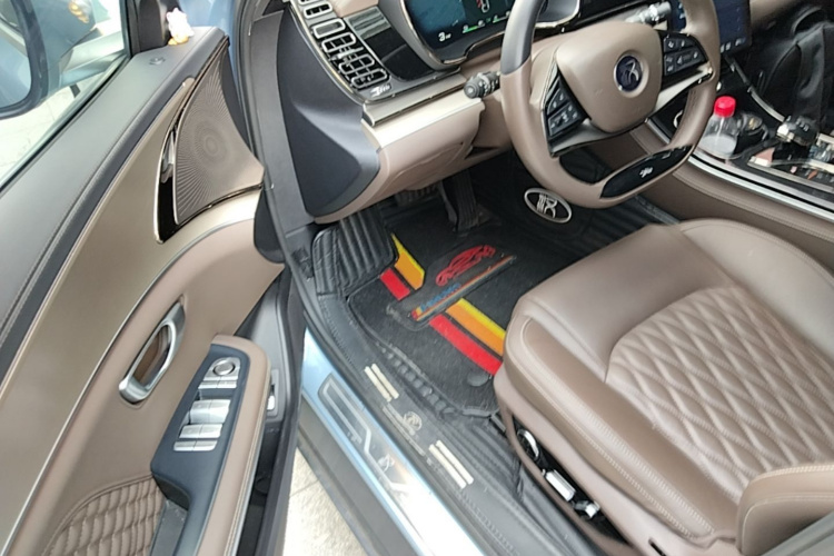 BYD Han 2023 car image #16