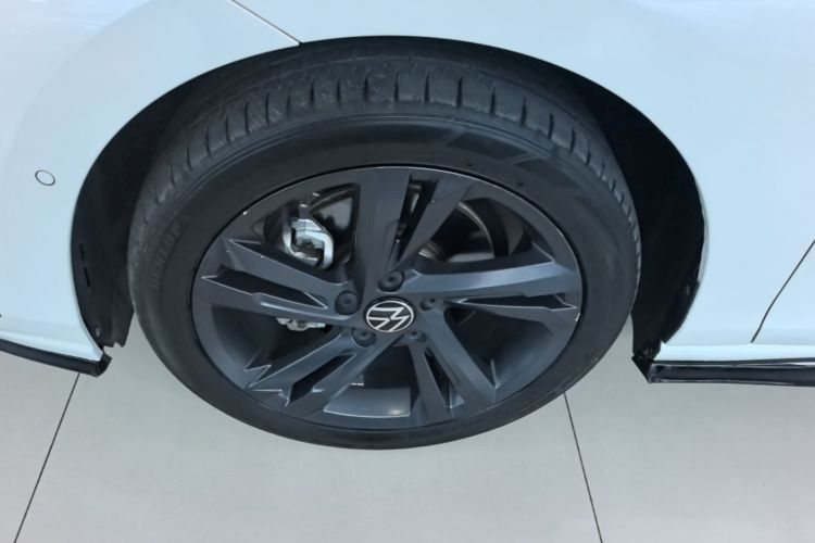 Volkswagen Golf 2022 car image #9