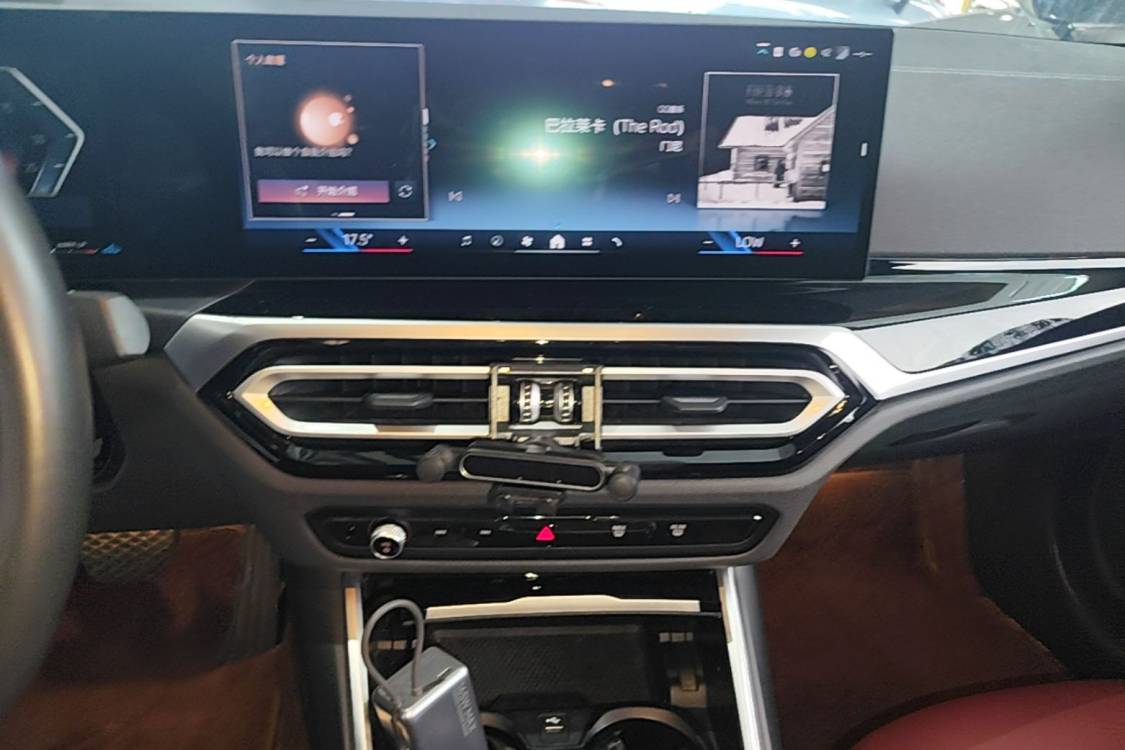 BMW 3 Series 2024 #9 BMW 3 Series 2024 car image #9