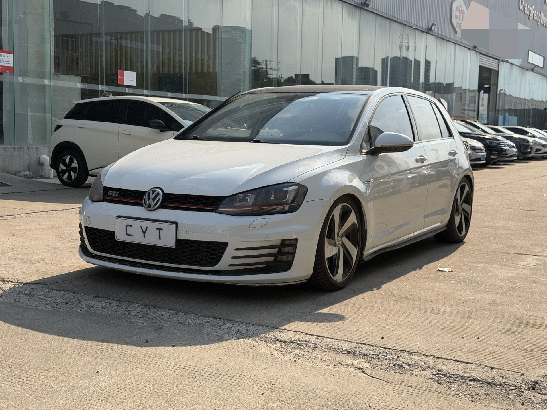 Volkswagen GolfGTI 2016 car image 