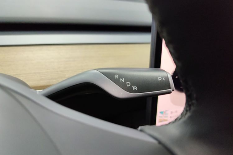 Tesla Model Y 2022 car image #14