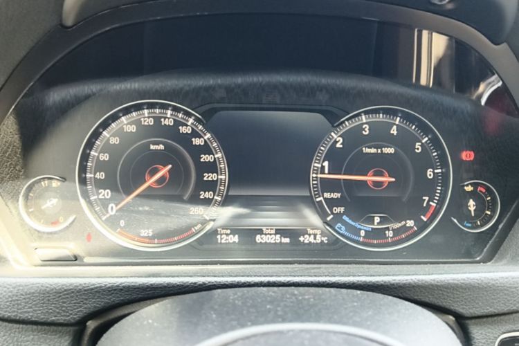 BMW 3 Series 2018 car image #13