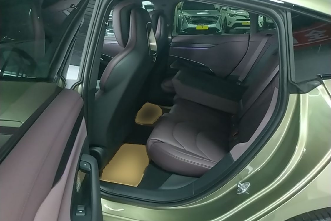 MI SU7 2024 immagine di auto #13