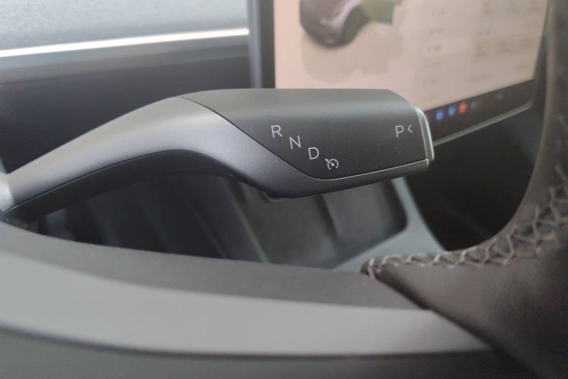 Tesla Model Y 2024 car image #27