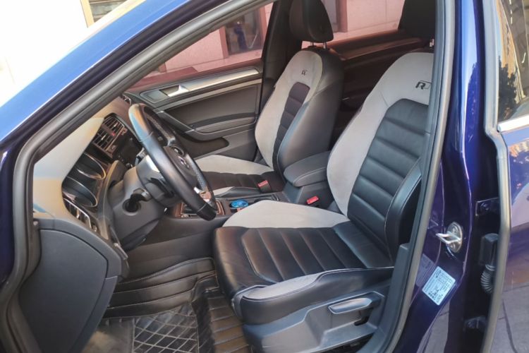 Volkswagen Golf 2019 car image #21