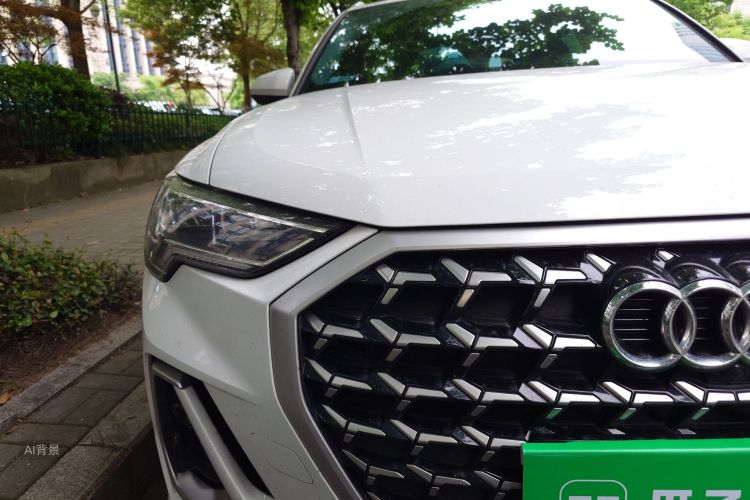 Audi Q3 2024 car image #8