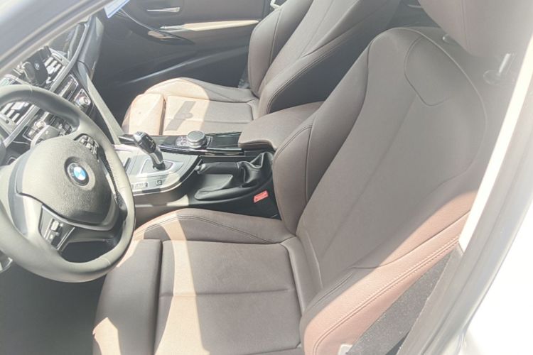 BMW 3 Series 2019 car image #15