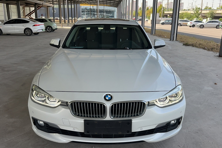 BMW 3 Series 2018 immagine di auto #3