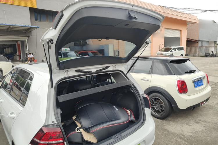 Volkswagen Golf 2017 car image #21
