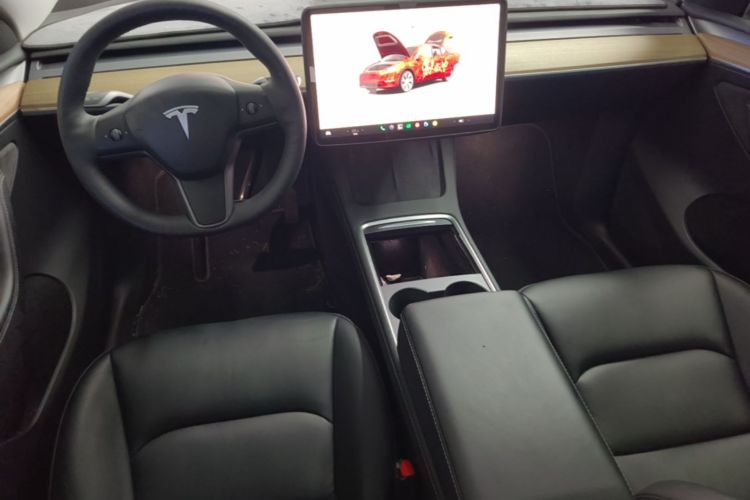 Tesla Model Y 2023 car image #10