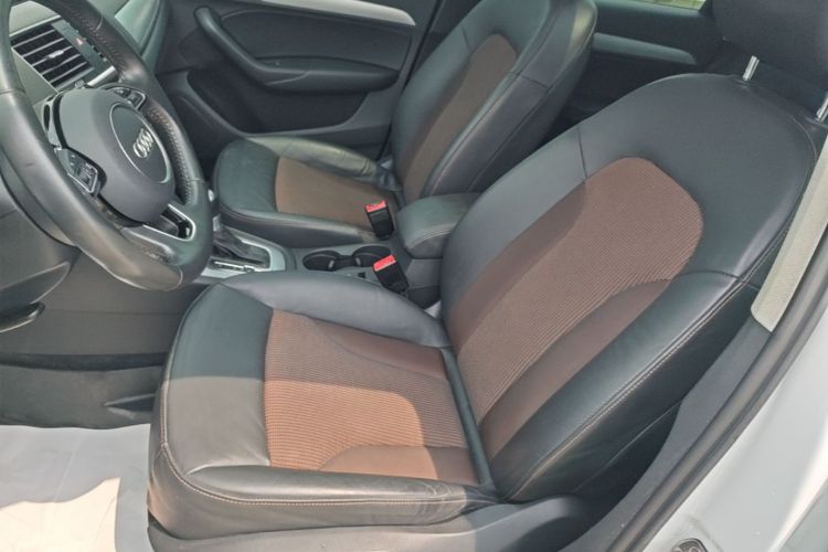 Audi Q3 2019 car image #15