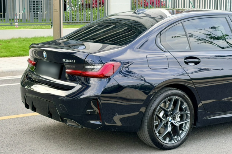 BMW 3 Series 2025 #8 BMW 3 Series 2025 car image #8