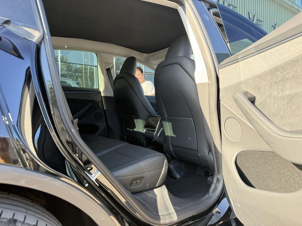 Tesla Model Y 2025 immagine di auto #8
