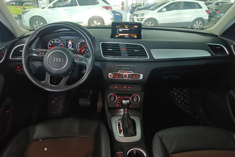 Audi Q3 2017 car image #10