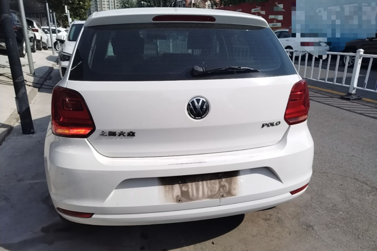 Volkswagen Polo 2015 car image #6
