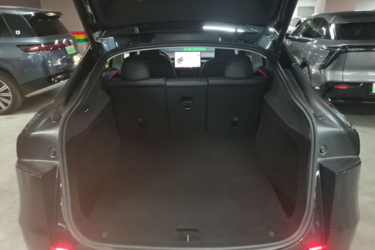 Tesla Model Y 2025 car image #19