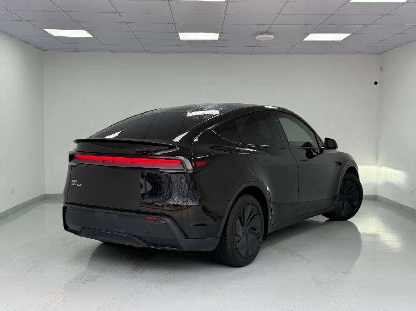 Tesla Model Y 2026 #7 Tesla Model Y 2026 car image #7