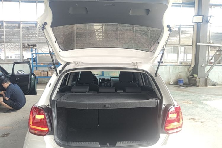 Volkswagen Polo 2016 car image #19