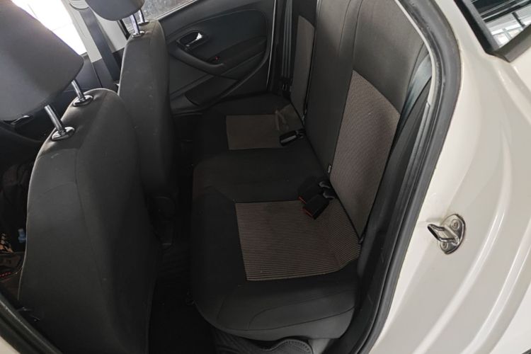 Volkswagen Polo 2017 car image #17