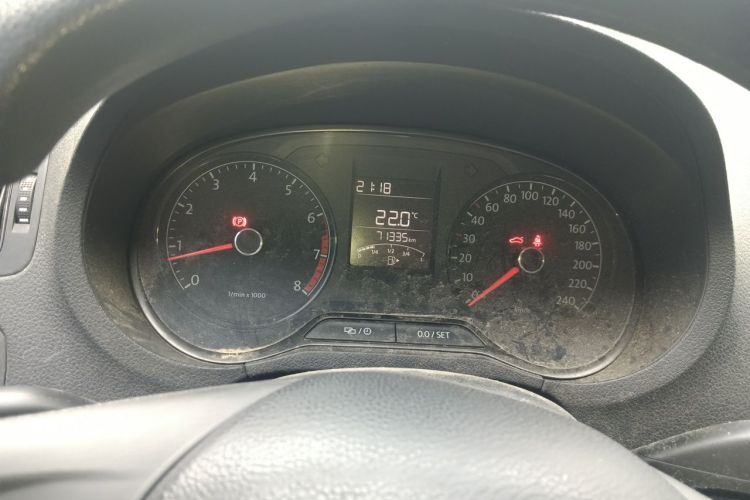 Volkswagen Polo 2015 car image #12