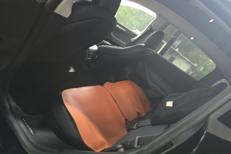 Tesla Model Y 2024 #17 Tesla Model Y 2024 car image #17