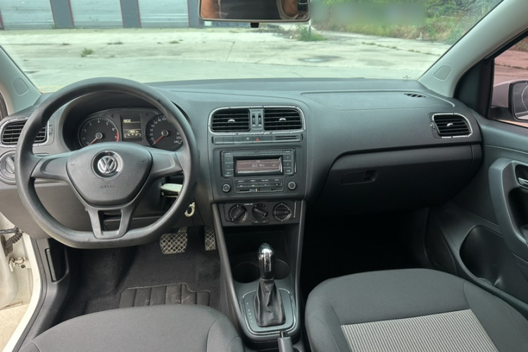 Volkswagen Polo 2016 car image #18