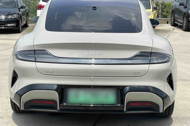 MI SU7 2025 immagine di auto #7