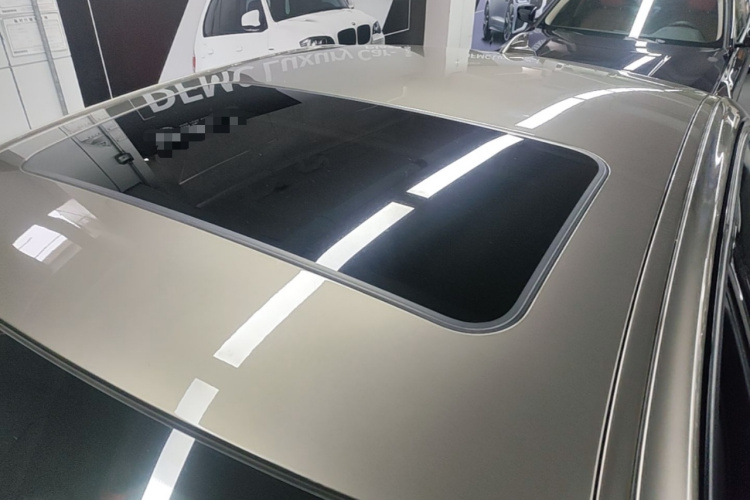 BMW 3 Series 2018 car image #25