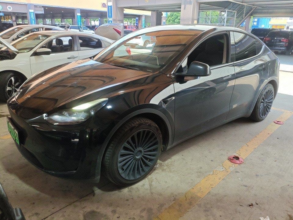 Tesla Model Y 2023 car image 