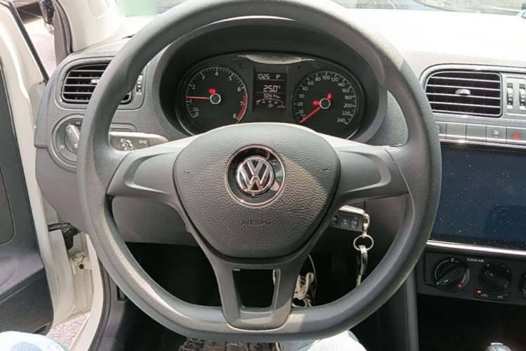 Volkswagen Polo 2019 #11 Volkswagen Polo 2019 car image #11